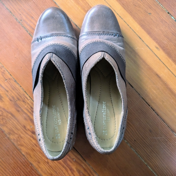 Super comfortable leather Naturalizer pump - Picture 2 of 3